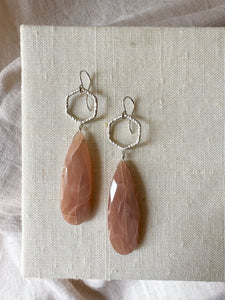 E2316 - forged hoop with large teardrop shaped peach moonstone