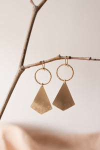E137 - Kite shape from hoop