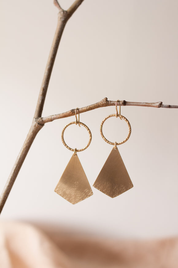 E137 - Kite shape from hoop