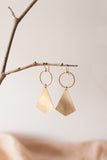 E137 - Kite shape from hoop